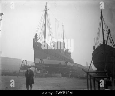 En décembre 1943, le petit bateau de pêche no 1031 était en construction au chantier naval Grimsby. Banque D'Images