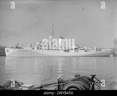 Le 4 juin 1942, le HMS Wallflower, une corvette britannique de classe Flower de la Royal Navy, est exposé en mer. Banque D'Images