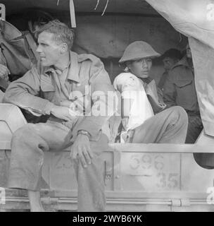 L'ARMÉE BRITANNIQUE EN ITALIE 1943 - soldats blessés de la 8e division indienne transportés à l'arrière d'un camion, 28 novembre 1943. , Banque D'Images