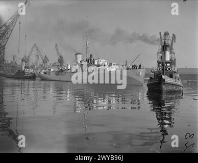 Le 4 juin 1942, le HMS Wallflower, une corvette britannique de classe Flower, est en service dans la Royal Navy effectuant des tâches d'escorte et de patrouille. Banque D'Images