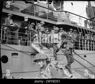 Les hommes du 2e Royal Inniskill Fusiliers débarquent à Cherbourg du bateau à vapeur « Royal Sovereign » le 16 septembre 1939 lors du déploiement en France. Banque D'Images