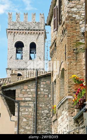 Palazzo del Capitano del Popolo sur la Piazza del Comune. Assise. Ombrie, Italie. Banque D'Images