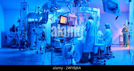 Traitement chirurgical du cancer de la prostate, prostatectomie radicale, robot chirurgical Da Vinci, équipe de chirurgiens des médecins Madina & Azparren, Urologie, chirurgie, salle d'opération, hôpital Onkologikoa, Institut d'oncologie, Centre de cas pour la prévention, le diagnostic et le traitement du cancer, Donostia, Saint-Sébastien, Gipuzkoa, pays Basque, Espagne, Europe. Banque D'Images