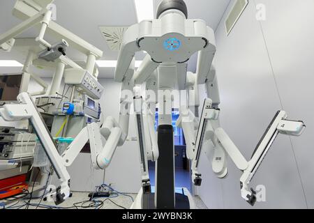 Traitement chirurgical du cancer de la prostate, prostatectomie radicale, robot chirurgical Da Vinci, Urologie, chirurgie, salle d'opération, hôpital Onkologikoa, Institut d'oncologie, Centre de cas pour la prévention, le diagnostic et le traitement du cancer, Donostia, Saint-Sébastien, Gipuzkoa, pays Basque, Espagne, Europe. Banque D'Images