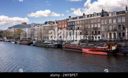 Bâtiments le long des canaux à Amsterdam, pays-Bas Banque D'Images
