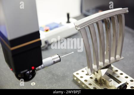 CMM Crysta Apex. Machine de mesure de coordonnées. Métrologie innovante appliquée. Métrologie Sariki. Elgoibar. Gipuzkoa. Pays Basque. Espagne. Banque D'Images