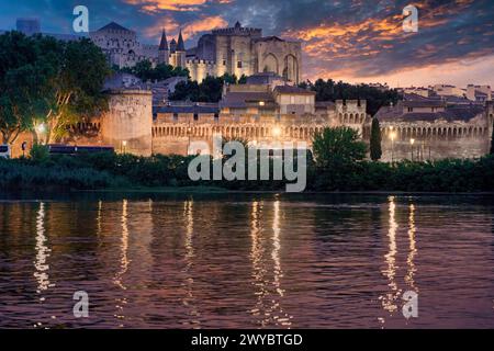 Centro histórico de Palacio de los Papas, conjunto Episcopal, le Rhône, Avignon, Vaucluse, Provence-Alpes-Côte dAzur, France, Europe. Banque D'Images