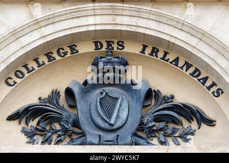 Le logo de l'Irish College à Paris. Il est situé dans le 5ème arrondissement latin de Paris et a été fondé à la fin du 16ème siècle. Banque D'Images