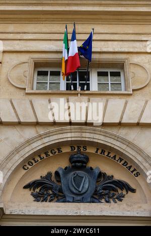 Le logo de l'Irish College à Paris. Il est situé dans le 5ème arrondissement latin de Paris et a été fondé à la fin du 16ème siècle. Banque D'Images