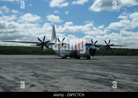 USCG Hercules taxiing, large Banque D'Images