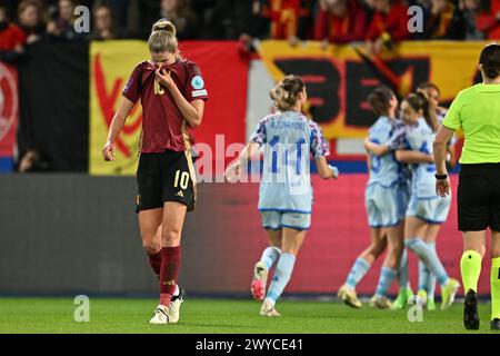 Leuven, Belgique. 05th Apr, 2024. La belge Justine Vanhaevermaet semble abattue lors d'un match de football entre l'équipe féminine belge les Red Flames et l'Espagne, vendredi 05 avril 2024 à Heverlee, Louvain, match 1/6 des qualifications des Championnats d'Europe 2025. BELGA PHOTO DAVID CATRY crédit : Belga News Agency/Alamy Live News Banque D'Images