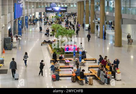 Incheon, Corée du Sud. 05th Apr, 2024. Voyageurs vus à l'aéroport international d'Incheon. (Photo de Kim Jae-Hwan/SOPA images/Sipa USA) crédit : Sipa USA/Alamy Live News Banque D'Images