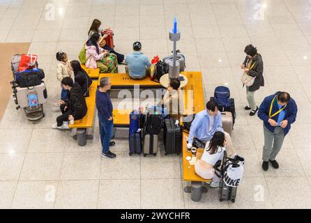 Incheon, Corée du Sud. 05th Apr, 2024. Voyageurs vus à l'aéroport international d'Incheon. (Photo de Kim Jae-Hwan/SOPA images/Sipa USA) crédit : Sipa USA/Alamy Live News Banque D'Images