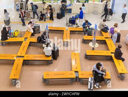 Incheon, Corée du Sud. 05th Apr, 2024. Les voyageurs attendent à l'aéroport international d'Incheon. (Photo de Kim Jae-Hwan/SOPA images/Sipa USA) crédit : Sipa USA/Alamy Live News Banque D'Images