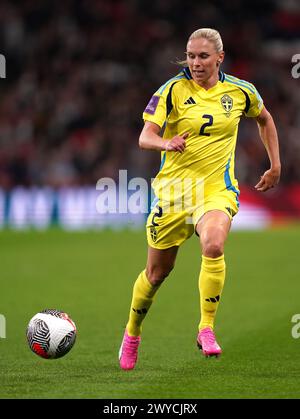 La suédoise Jonna Andersson en action lors de la ronde de qualification de l'UEFA Women's Euro 2025 League A, match du Groupe A3 au stade de Wembley, Londres. Date de la photo : vendredi 5 avril 2024. Banque D'Images