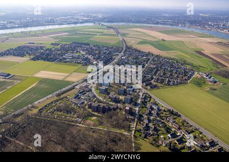 Vue aérienne, gratte-ciel quartier Mündelheim et cimetière, Krefelder Straße et Uerdinger Straße, prairies et champs, derrière le Rhin Banque D'Images