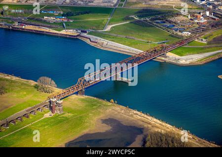 Vue aérienne, pont ferroviaire Hochfelder avec tour de pont Rheinhausen Duisburg sur le Rhin, vue historique, Friemersheim, Duisburg, Ruhr Ar Banque D'Images