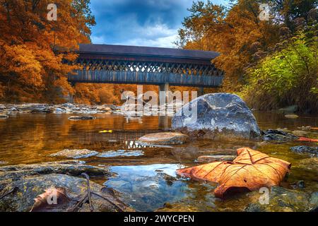 Ohio Covered Bridges scène d'automne tranquille Banque D'Images