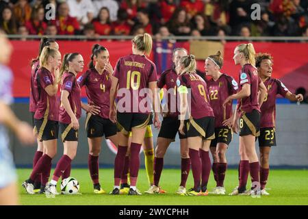 Leuven, Belgique. 05th Apr, 2024. LOUVAIN, BELGIQUE - 5 AVRIL : Amber Tysiak de Belgique, Justine Vanhaevermaet de Belgique, Tessa Wullaert de Belgique, Laura Deloose de Belgique, Feli Delacauw, de Belgique, et Kassandra Missipo, de Belgique, semblent déçues après avoir concédé le troisième but de l'équipe lors du match des qualifications féminines de l'UEFA EURO 2025 entre la Belgique et l'Espagne au Stadium Den Dreef le 5 avril 2024 à Louvain, en Belgique. (Photo de Tobias Giesen/BSR Agency) crédit : BSR Agency/Alamy Live News crédit : BSR Agency/Alamy Live News Banque D'Images