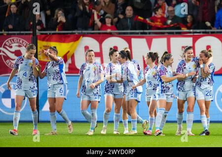 Leuven, Belgique. 05th Apr, 2024. LOUVAIN, BELGIQUE - 5 AVRIL : Sheila Garcia, d'Espagne, célèbre son sixième but avec Maria Mendez, d'Espagne, et Mariona Caldentey, d'Espagne, lors du match des qualifications féminines de l'UEFA EURO 2025 entre la Belgique et l'Espagne au Stadium Den Dreef le 5 avril 2024 à Louvain, en Belgique. (Photo de Tobias Giesen/BSR Agency) crédit : BSR Agency/Alamy Live News crédit : BSR Agency/Alamy Live News Banque D'Images