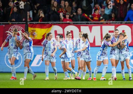 Leuven, Belgique. 05th Apr, 2024. LOUVAIN, BELGIQUE - 5 AVRIL : Sheila Garcia, d'Espagne, célèbre son sixième but avec Maria Mendez, d'Espagne, et Mariona Caldentey, d'Espagne, lors du match des qualifications féminines de l'UEFA EURO 2025 entre la Belgique et l'Espagne au Stadium Den Dreef le 5 avril 2024 à Louvain, en Belgique. (Photo de Tobias Giesen/BSR Agency) crédit : BSR Agency/Alamy Live News crédit : BSR Agency/Alamy Live News Banque D'Images
