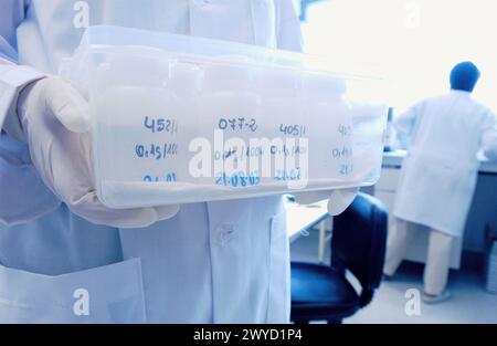 Laboratoire de caractérisation chimique. Banque D'Images