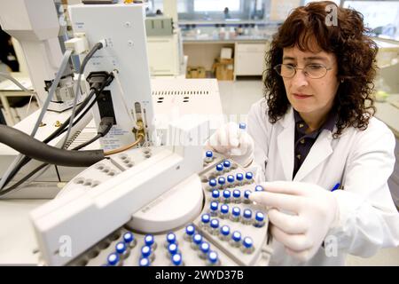 Chromatographe en phase gazeuse avec spectrométrie de masse. Laboratoire de chimie organique environnementale. Fundacion Inasmet-Tecnalia. Donostia, Saint-Sébastien, Euskadi. Espagne. Banque D'Images