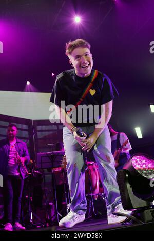 Padoue, Italie. 05th Apr, 2024. ALFA - je ne sais pas qui a créé le monde mais je sais qu'il était amoureux - TOUR 2024 Padoue (PD) Kioene Arena dans la photo ALFA crédit : Agence photo indépendante/Alamy Live News Banque D'Images