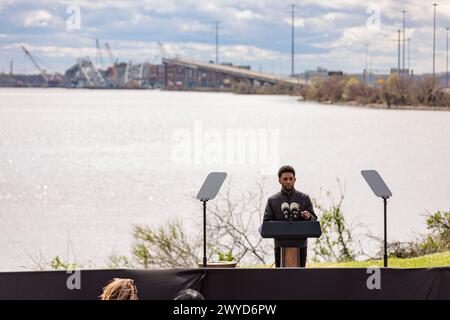 Baltimore, États-Unis. 05th Apr, 2024. Le maire de Baltimore, Brandon Scott, s'adresse à une petite foule réunie pour une conférence de presse en vue de l'effondrement du Key Bridge au siège de la police de l'Autorité des transports du Maryland le vendredi 5 avril 2024 à Baltimore, MD. (Photo de Wesley Lapointe/Sipa USA) crédit : Sipa USA/Alamy Live News Banque D'Images