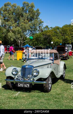 1955 MG TF 1500 voiture de sport exposée au MG Centenary National Meeting à Tamworth Australie le 30 mars 2024. Banque D'Images