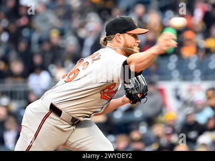 Pittsburgh, États-Unis. 05th Apr, 2024. Craig Kimbrel (46), lanceur Baltimore Orioles, lance la neuvième manche du Pittsburgh Pirates Home Opener au PNC Park le vendredi 5 avril 2024 à Pittsburgh. Baltimore Orioles bat les Pirates de Pittsburgh 5-2. Photo par Archie Carpenter/UPI crédit : UPI/Alamy Live News Banque D'Images
