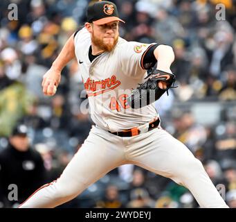Pittsburgh, États-Unis. 05th Apr, 2024. Craig Kimbrel (46), lanceur Baltimore Orioles, lance la neuvième manche du Pittsburgh Pirates Home Opener au PNC Park le vendredi 5 avril 2024 à Pittsburgh. Baltimore Orioles bat les Pirates de Pittsburgh 5-2. Photo par Archie Carpenter/UPI crédit : UPI/Alamy Live News Banque D'Images