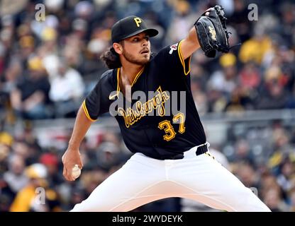 Pittsburgh, États-Unis. 05th Apr, 2024. Jared Jones (37), lanceur des Pirates de Pittsburgh, débute le Home Opener contre les Orioles de Baltimore avec deux frappes en première manche au PNC Park le vendredi 5 avril 2024 à Pittsburgh. Photo par Archie Carpenter/UPI crédit : UPI/Alamy Live News Banque D'Images