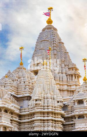 Vue panoramique du temple Akshardham Mahamandir à BAPS Swaminarayan Akshardham pendant le coucher du soleil Banque D'Images