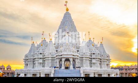 Vue panoramique du temple Akshardham Mahamandir à BAPS Swaminarayan Akshardham pendant le coucher du soleil Banque D'Images