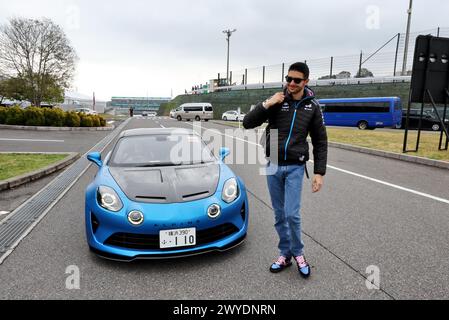 Suzuka, Japon. 06 avril 2024. Esteban Ocon (FRA) Alpine F1 Team arrive sur le circuit en Alpine A110. Championnat du monde de formule 1, Rd 4, Grand Prix du Japon, samedi 6 avril 2024. Suzuka, Japon. Crédit : James Moy/Alamy Live News Banque D'Images