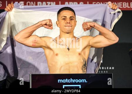 Las Vegas, États-Unis. 5 avril 2024. Le poids de mouche Agustin Gauto pèse 111,2 livres pour son combat avec Galal Yafai sur la sous-carte du Richardson Hitchins vs Gustavo Lemos Fight. (Crédit image : © Adam DelGiudice/ZUMA Press Wire) USAGE ÉDITORIAL SEULEMENT! Non destiné à UN USAGE commercial ! Banque D'Images