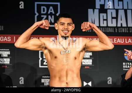 Las Vegas, États-Unis. 5 avril 2024. Le poids moyen Diego Pacheco pèse 167,4 livres pour son combat avec Shawn McCalman sur la sous-carte du Richardson Hitchins vs Gustavo Lemos Fight. (Crédit image : © Adam DelGiudice/ZUMA Press Wire) USAGE ÉDITORIAL SEULEMENT! Non destiné à UN USAGE commercial ! Banque D'Images