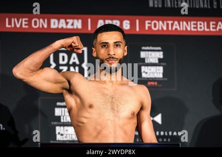 Las Vegas, États-Unis. 5 avril 2024. Le poids de mouche Galal Yafai pèse 111,6 livres pour son combat avec Agustin Gauto sur la sous-carte du combat Richardson Hitchins vs Gustavo Lemos. (Crédit image : © Adam DelGiudice/ZUMA Press Wire) USAGE ÉDITORIAL SEULEMENT! Non destiné à UN USAGE commercial ! Banque D'Images