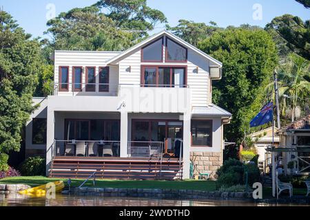 Samedi 6 avril 2024. Sydney a été frappée par un déluge de pluie au cours des dernières 48 heures, avec certaines zones, y compris Penrith recevant les précipitations les plus abondantes jamais enregistrées, à Narrabeen les résidents autour du lagon de Narabeen, sur la photo, ont été invités à évacuer en raison de la montée des niveaux d'eau du lac Narrabeen sur les plages du nord de Sydney. où plus de 150 mm de pluie sont tombés. Il y a eu plus de 50 observateurs d'inondations le long des rivières en Nouvelle-Galles du Sud et le barrage de Warragamba devrait se déverser. Créditez Martin Berry @alamy Live news. Banque D'Images