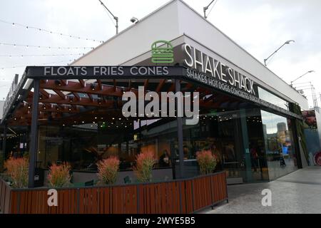 Los Angeles, Californie, USA 4 avril 2024 Shake Shack au Westfield Century City Mall le 4 avril 2024 à Los Angeles, Californie, USA. Photo de Barry King/Alamy Stock photo Banque D'Images