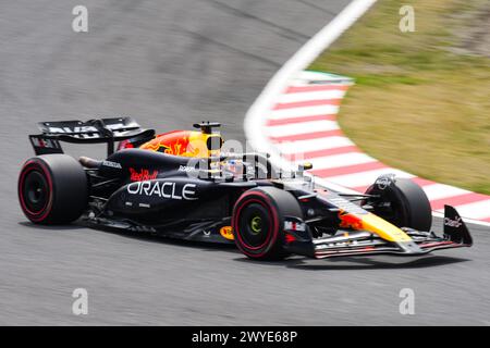 Suzuka, Japon. 6 avril 2024. Le néerlandais Max Verstappen de Red Bull Racing conduit sa voiture lors de la séance d'essais du Grand Prix du Japon de formule 1 à Suzuka, au Japon, le 6 avril 2024. Crédit : Zhang Xiaoyu/Xinhua/Alamy Live News Banque D'Images