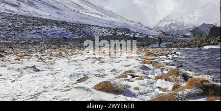 voyage d'aventure comme la randonnée, trekking, alpinisme, camping, randonnée devenant si populaire et les montagnes de l'himalaya est le meilleur endroit pour tous les thos Banque D'Images