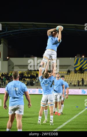 Leinster pratiquant le line-out avant Zebre Parma contre Leinster dans l'URC, joué à Parme en mars 2024 Banque D'Images