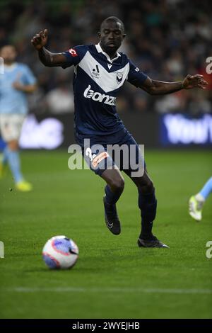 MELBOURNE, AUSTRALIE. 6 avril 2024. Sur la photo : Jason Geria(2) de Melbourne Victory en action lors des A Leagues Soccer, Melbourne Victory FC contre Melbourne City FC à l'AAMI Park de Melbourne. Crédit : Karl Phillipson/Alamy Live News Banque D'Images