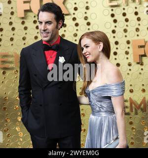 (FILE) Isla Fisher annonce le divorce de Sacha Baron Cohen après 13 ans de mariage. Fisher a annoncé la nouvelle le vendredi 5 avril 2024 dans un message personnel partagé à son histoire Instagram. LOS ANGELES, CALIFORNIE, États-Unis - 22 SEPTEMBRE : le comédien, acteur, écrivain et producteur anglais Sacha Baron Cohen et son épouse/actrice australienne Isla Fisher arrivent à la 71e cérémonie annuelle Primetime Emmy Awards qui se tient au Microsoft Theater L.A. Live le 22 septembre 2019 à Los Angeles, Californie, États-Unis. (Photo de Xavier Collin/image Press Agency) Banque D'Images