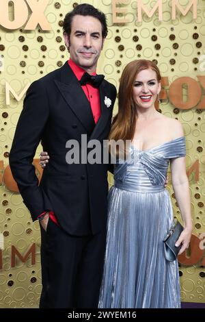 (FILE) Isla Fisher annonce le divorce de Sacha Baron Cohen après 13 ans de mariage. Fisher a annoncé la nouvelle le vendredi 5 avril 2024 dans un message personnel partagé à son histoire Instagram. LOS ANGELES, CALIFORNIE, États-Unis - 22 SEPTEMBRE : le comédien, acteur, écrivain et producteur anglais Sacha Baron Cohen et son épouse/actrice australienne Isla Fisher arrivent à la 71e cérémonie annuelle Primetime Emmy Awards qui se tient au Microsoft Theater L.A. Live le 22 septembre 2019 à Los Angeles, Californie, États-Unis. (Photo de Xavier Collin/image Press Agency) Banque D'Images