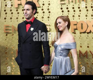 (FILE) Isla Fisher annonce le divorce de Sacha Baron Cohen après 13 ans de mariage. Fisher a annoncé la nouvelle le vendredi 5 avril 2024 dans un message personnel partagé à son histoire Instagram. LOS ANGELES, CALIFORNIE, États-Unis - 22 SEPTEMBRE : le comédien, acteur, écrivain et producteur anglais Sacha Baron Cohen et son épouse/actrice australienne Isla Fisher arrivent à la 71e cérémonie annuelle Primetime Emmy Awards qui se tient au Microsoft Theater L.A. Live le 22 septembre 2019 à Los Angeles, Californie, États-Unis. (Photo de Xavier Collin/image Press Agency) Banque D'Images