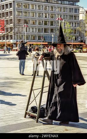 Ian Brackenbury Channell, le magicien de Nouvelle-Zélande, à Cathedral Square en 2001, Christchurch, Canterbury, Nouvelle-Zélande Banque D'Images