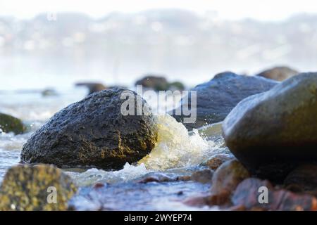 Vejle, Danemark. 06 avril 2024. La rive du lac lors des funérailles du fjord de Vejle à Skyttehushaven à Vejle, Danemark, samedi 6 avril 2024. Crédit : Ritzau/Alamy Live News Banque D'Images